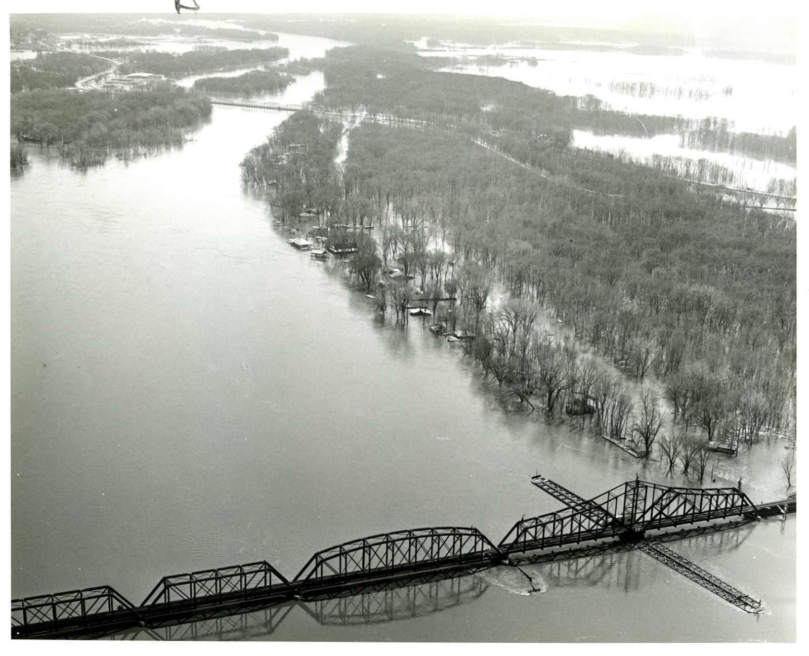 From Tribune files: Photos from the Great Flood of 1965